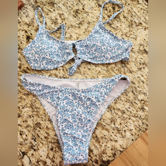 Floems two piece swimming suit, size Small - Picture 4 of 7